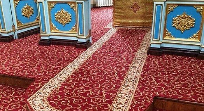 Полушерстяное ковровое покрытие в алтарь, солею и на амвон храма